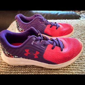 Girls sneakers like new